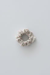 Berry cream scrunchie with small red berry flower print – Avauma